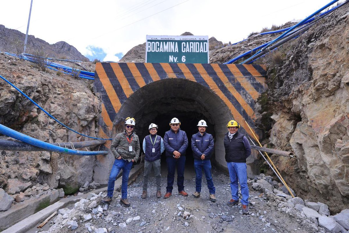 MinemPeru's tweet image. 📲 #Microinformativo | #GobiernoEnAcción 💪🏻
📍 #Ancash | Viceministro de Minas del MINEM realizó una visita técnica a la Mina Huancapetí de la Compañía Minera Lincuna S.A., ubicada en las provincias de Aija y Recuay, donde recorrió la planta concentradora, el depósito de relaves,