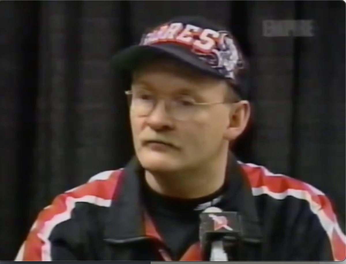 SabresClassics's tweet image. Time for a Buffalo sweep in the Steel City. 🦬⚔️ #Sabres #BillsMafia Lindy&apos;s got his game face on.