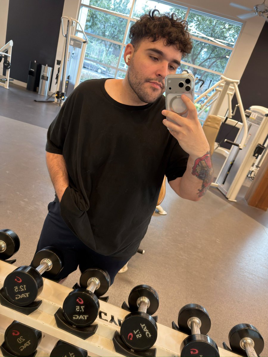 Chris tweet media