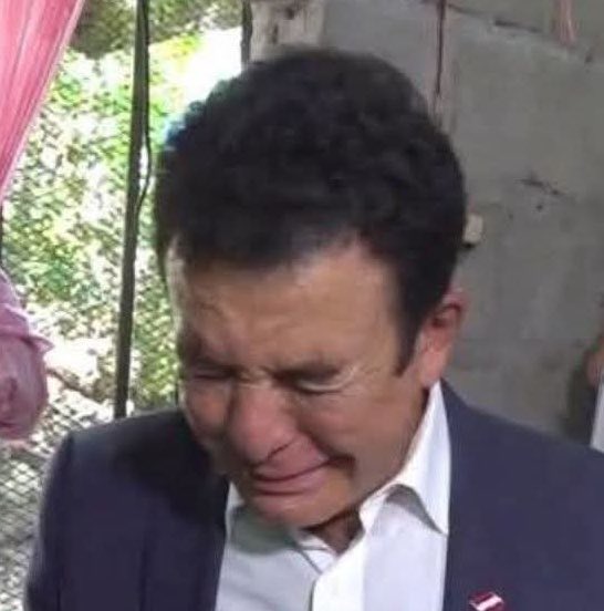 Te tiras por cuarta vez como candidato presidencial, te arrastras completamente a los gringos y Donald Trump sale diciendo que no sos opción, que vas perdiendo en tercer lugar y que Rixi Moncada va en primer lugar.