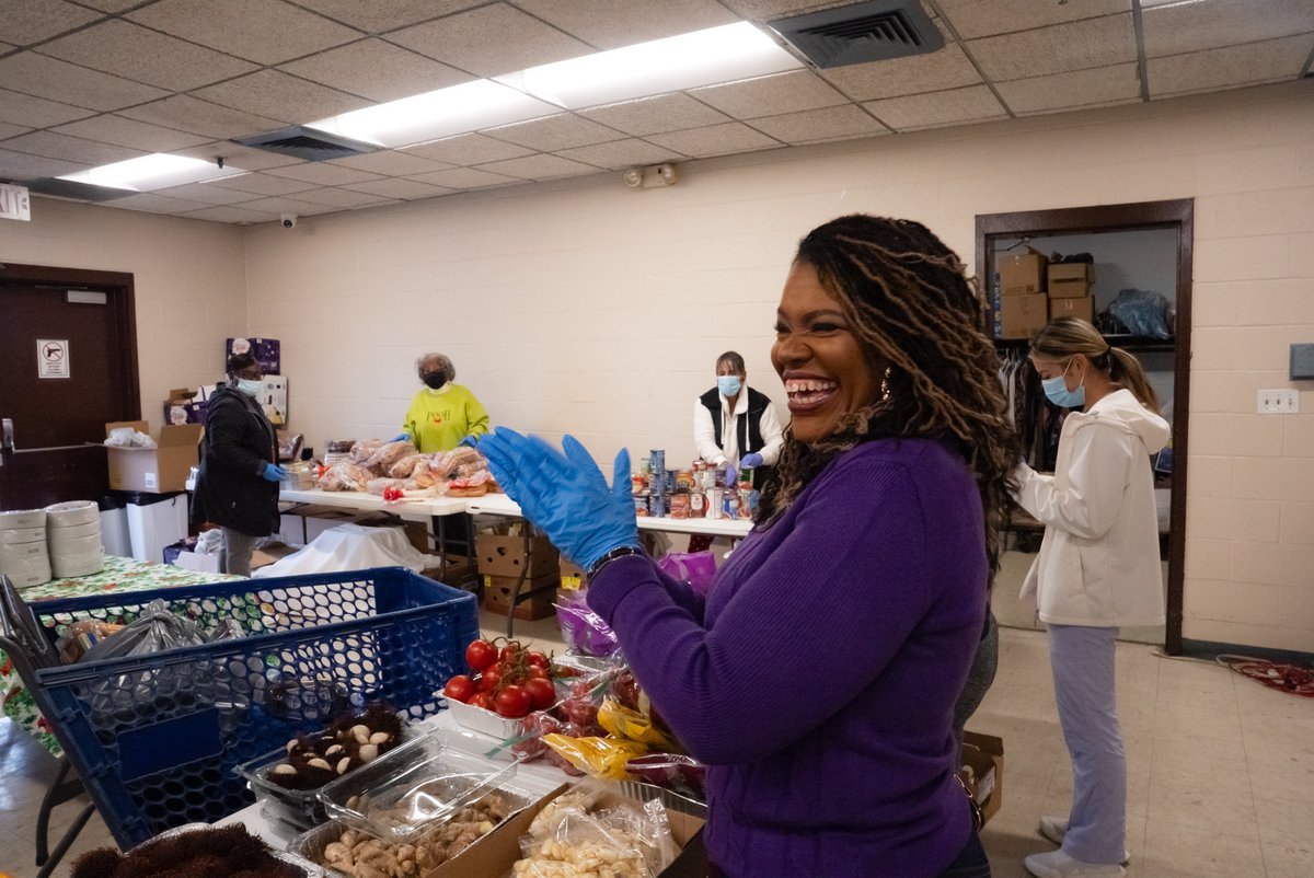 CoriBush's tweet image. As someone who’s experienced food insecurity firsthand, it meant so much to be part of the community, helping hand out groceries and donations to families preparing for the holidays.

If you&apos;re able to, please consider finding ways to help. Volunteer at a local food pantry,…