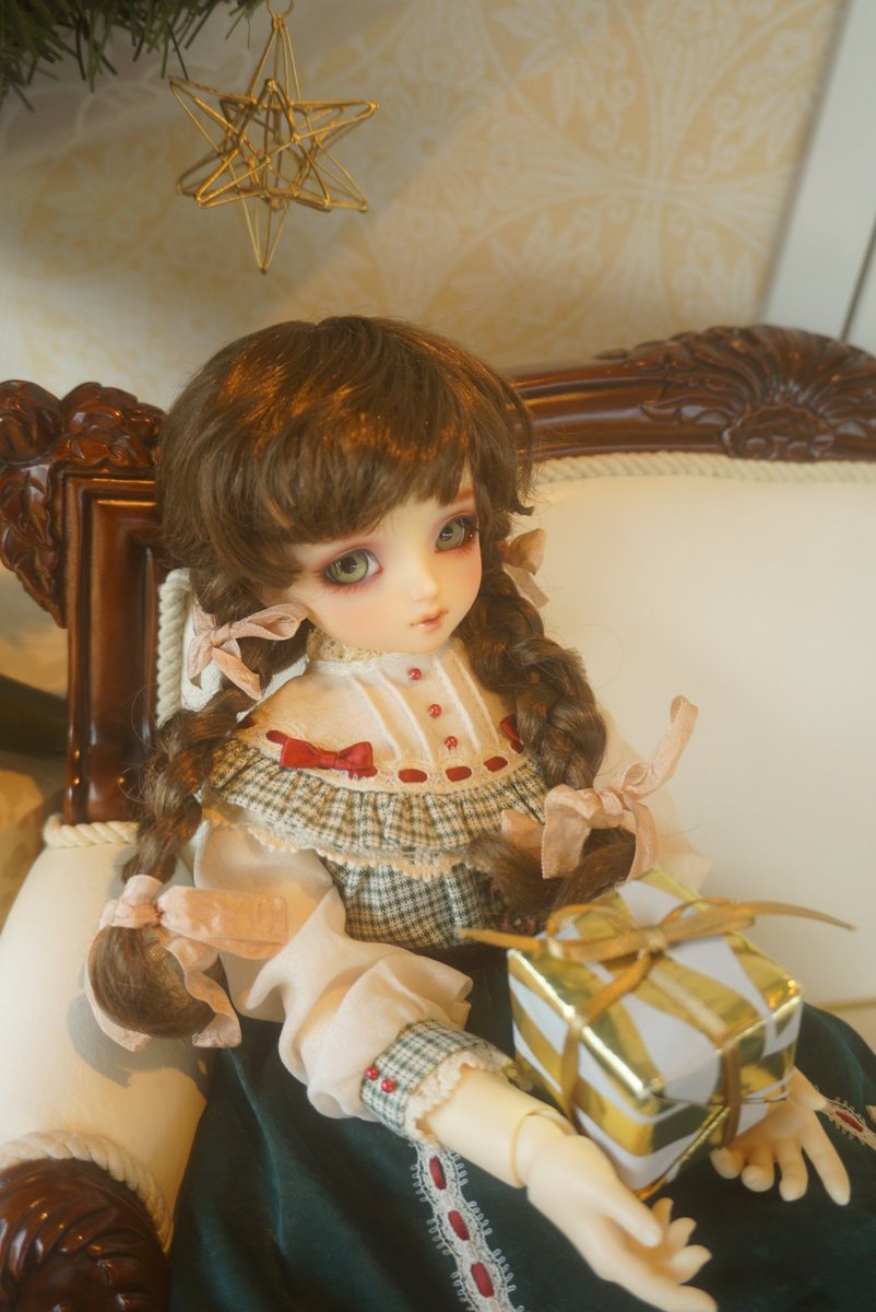 Saaya10_3's tweet image. ウィッグ、こっちのほうが見やすいかな？

クリスマスプレゼント🎁✨
装飾が金色いっぱいで可愛かったです︎💕

 #murmurcoco