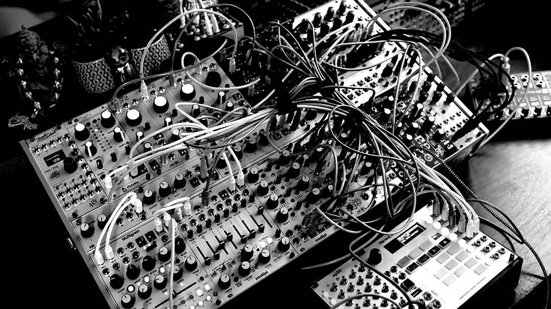xcmioo's tweet image. Ten steps  –  modular minimal music  |  by Raaf Modular
STO Plaits Sealegs Multigrain Mimeophon Atlas Desmodus

&amp;gt; youtube.com/watch?v=5vm5Wz…

#dawless #synthesizer #soundscape