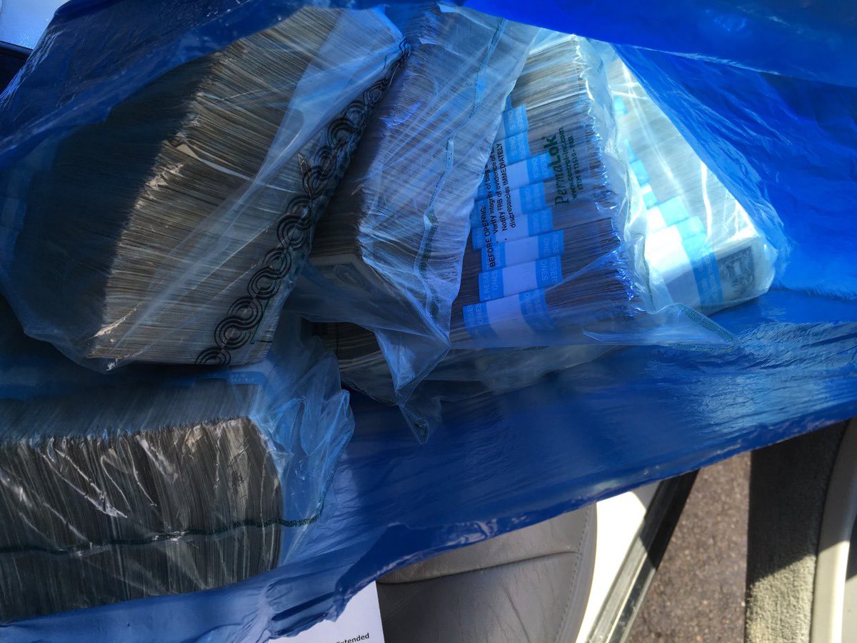 mrceocam's tweet image. The Bank vs What’s Buried 💰💰 Been getting money since i was 13 🤑 #themoneyteam #boss #nodaysoff #wednesdaymotivation #him