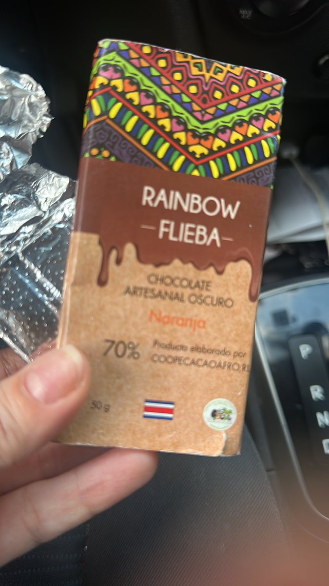 Si la vida te da limones, pues haces limonada, y si te desinflas pero te habían regalado un sabroso chocolate 70% caco, pues la espera en ll que resuelves, se hace deleitándose con esta delicia Coopecacaoafro.