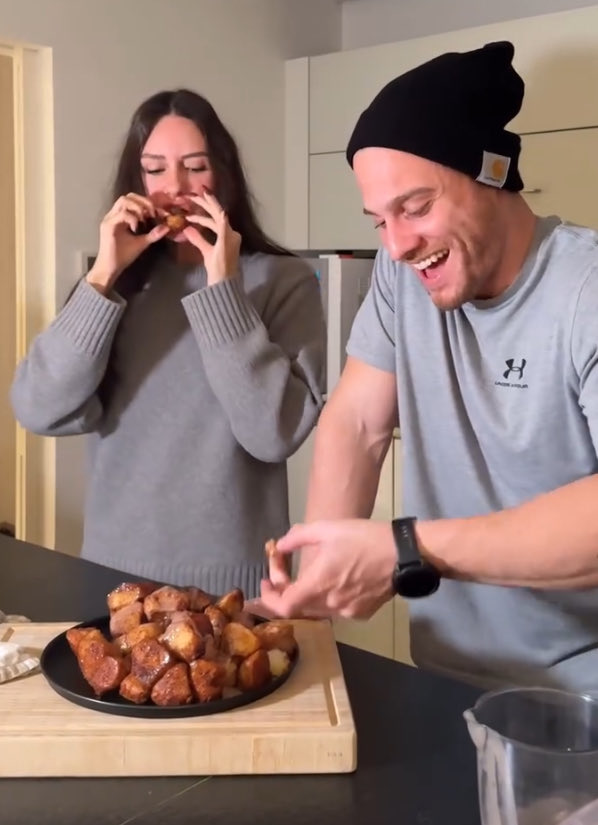 stiakero's tweet image. Giorno 8: In the Kitchen ❤️‍🔥❤️‍🔥❤️‍🔥
#30DaysWithTheBursin #KeremBürsin