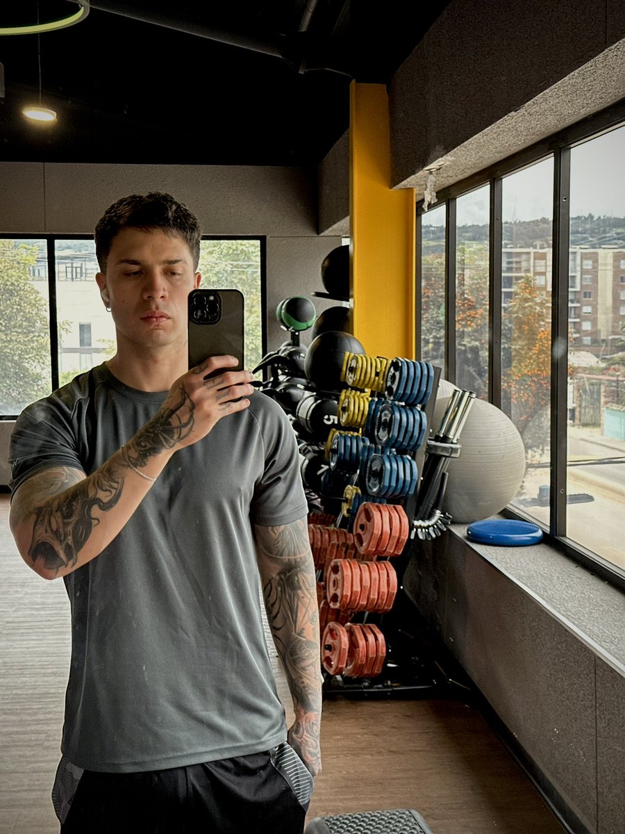 Nicolás 👀 tweet media