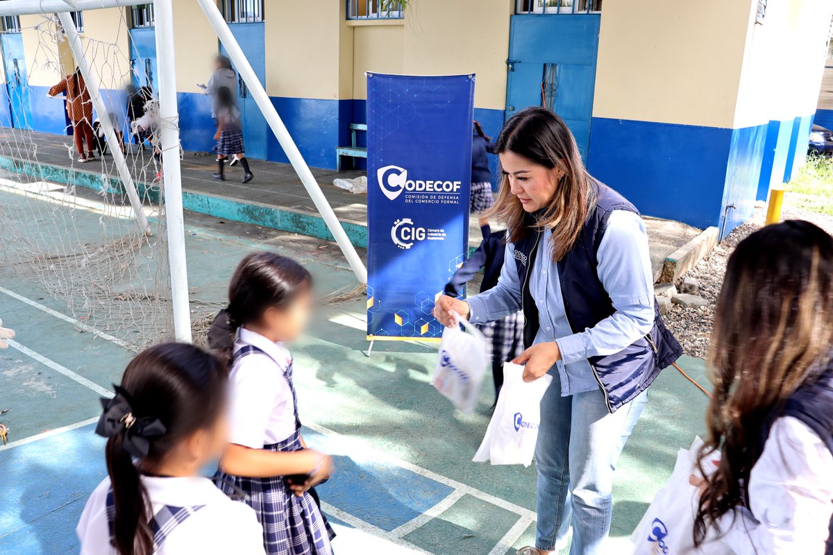 CODECOF_CIG's tweet image. 🌟 Los valores que enseñamos hoy, los verán reflejados mañana.
En un espacio lleno de color, dinámicas y sonrisas, conversamos  sobre principios que construyen carácter:
💛 honestidad
💙 respeto
🤝 responsabilidad
🌟 empatía
Un día para aprender, compartir y sembrar esperanza