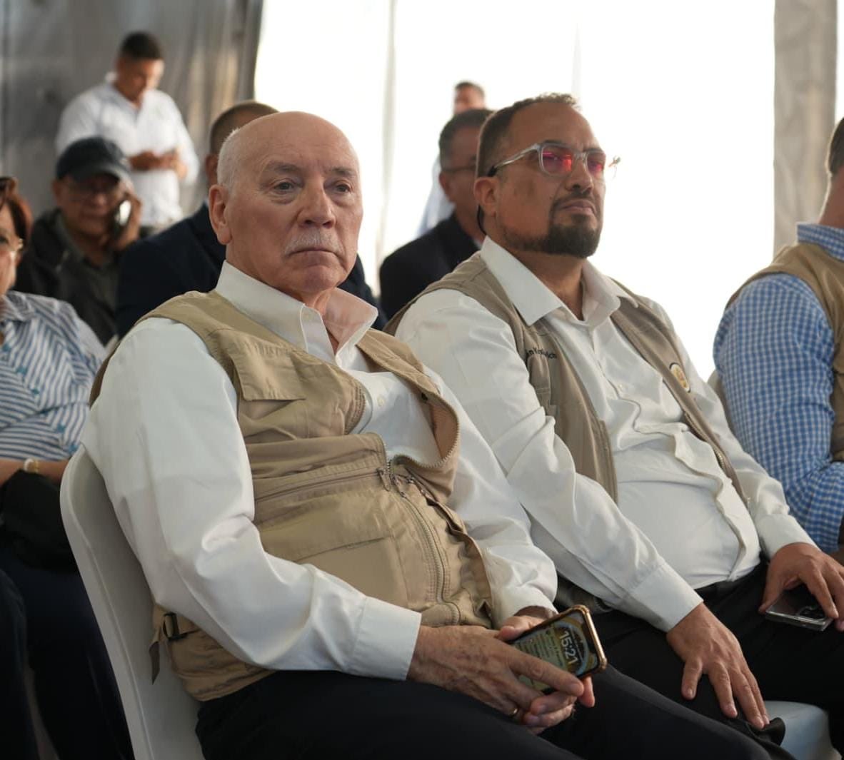 El candidato presidencial del Partido Nacional, Nasry Asfura <a href="/Papialaordenh/">Nasry Juan Asfura Zablah ¡Papi a la Orden!</a>, y miembros del <a href="/PNH_oficial/">Partido Nacional de Honduras</a>, compartieron con la Misión Electoral de la #OEAenHonduras, liderada por el ex Canciller de Paraguay, <a href="/EladioLoizaga/">Eladio Loizaga</a>, el trabajo del partido en las #EleccionesHonduras2025 y