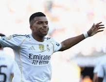 Imposible discutir el nuevo formato de <a href="/ChampionsLeague/">UEFA Champions League</a> en su 2do. año. De series con ganadores y resultados “cantados” se pasó a choques tremendos entre los clubes top y a revelaciones como hoy el <a href="/psveindhoven/">PSV International</a> goleando 4-1 a <a href="/LFC/">Liverpool FC</a> en Anfield. El plus? El “pocker” de Mbappe.