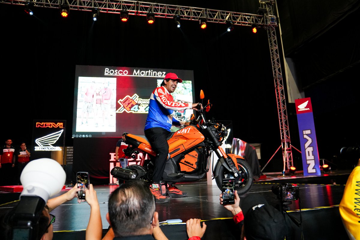 hondamotos_mx's tweet photo. Resumen de nuestra noche en #ExpoMoto CDMX: ✅40 Años de Honda México. ✅5 años de #HondaNAVi. ✅Lanzamiento de la nueva #CRF300F. ✅Premiación de nuestra dinámica "Mi vida con NAVi". ¡Gracias a todos por acompañarnos en este viaje!
#hondamotosmx #hondapowerhouse #hondamx https://t.co/7fmYrDFvwD
