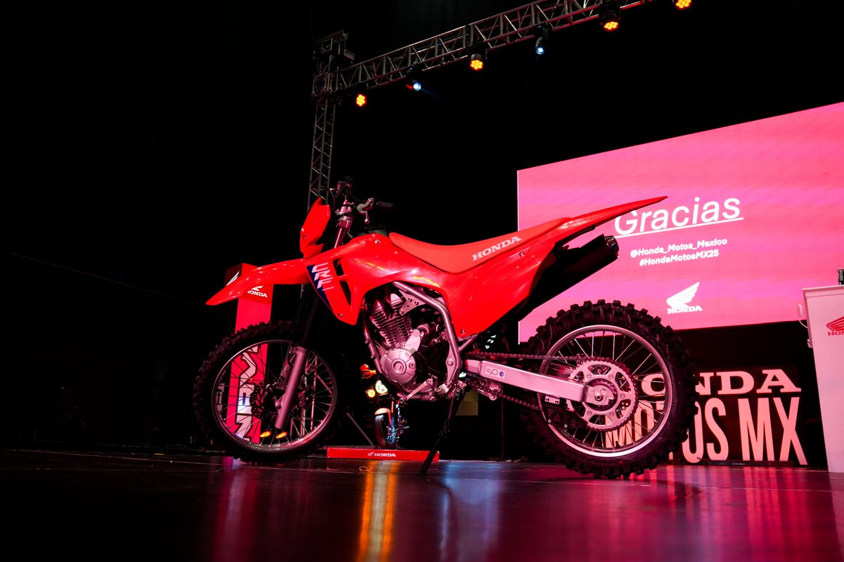 hondamotos_mx's tweet photo. Resumen de nuestra noche en #ExpoMoto CDMX: ✅40 Años de Honda México. ✅5 años de #HondaNAVi. ✅Lanzamiento de la nueva #CRF300F. ✅Premiación de nuestra dinámica "Mi vida con NAVi". ¡Gracias a todos por acompañarnos en este viaje!
#hondamotosmx #hondapowerhouse #hondamx https://t.co/7fmYrDFvwD