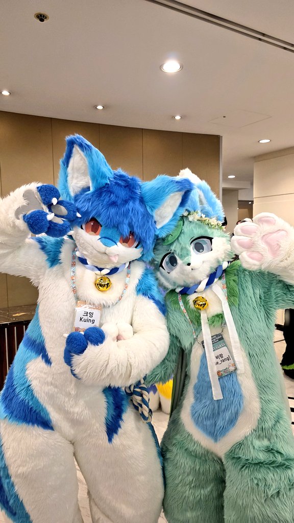 fur_Berang97's tweet image. 이번 퍼클애서 만날때마다 우다다다 하면서 놀아주신 우리 크잉선배랑 같이! 😆😆😆
이렇게 보여도 사냥꾼들이라구욧! 옴뇸뇸!
#Furstclass #퍼스트클래스부산
#FursuitEverday #너랑나랑비랑