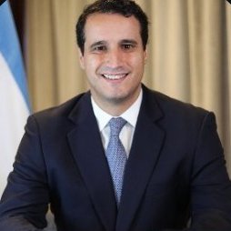 clarincom's tweet image. INVESTIGAN AL NOVIO DE ORNELLA CALVETE POR SU PASO POR ECONOMÍA

Javier Cardini fue echado tras denuncias internas por maltratos, uso indebido de auto con chofer y supuestos intentos de influir invocando cercanía con los Caputo, en medio de la causa ANDIS.

La salida llegó días…