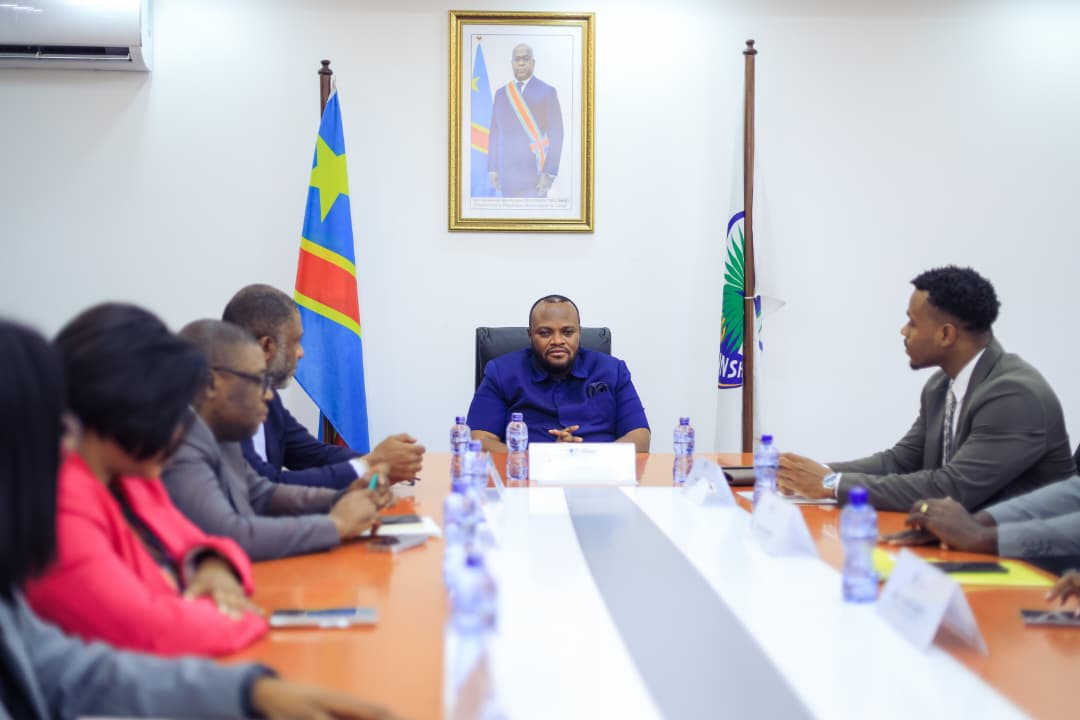 daniel_bumba_01's tweet image. Nous consolidons notre engagement pour une capitale plus propre.
Un accord a été signé avec Polymer pour assurer la production et la livraison durable de sacs-poubelle, dans le cadre de #KinshasaEzoBonga.
Kinshasa progresse, et nous avec elle.
#Kinshasa #RDC #NousAgissons…