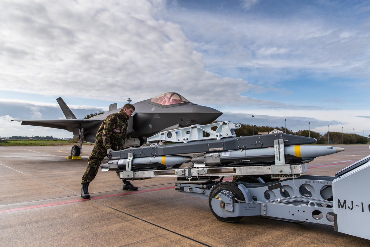 heatloss1986's tweet image. To those discussing the capabilities of different modern aircraft for SEAD/DEAD missions, it&apos;s hard to do much better than F-35 with SDB.