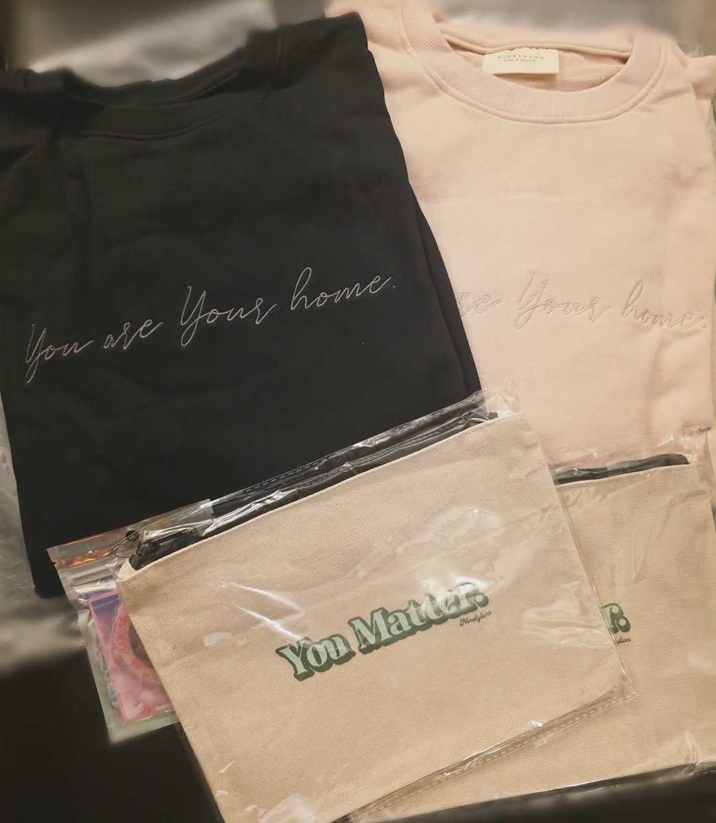 Doraem0n8's tweet image. Love the size this time 😍 It feels so good and awesome quality as always 😍❤️ love our CEO&apos;s design and the little gift🥰

Get them at @ninetytwo_th LINE SHOP or its website 🤗 For our 🇺🇸 GFs, try @wiwataa 

#ninetytwo #ninetytwoTH
#srchafreen #FreenSarocha
#solennEntertainment