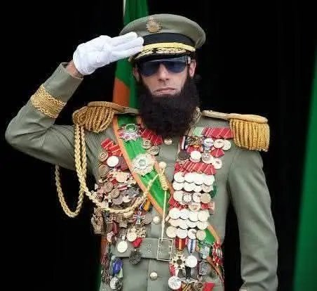 medo55medo5519's tweet image. إللي في الصورة ده رئيس هيئة تدريب فيما يسمى الجيش السوري العرة 
كل مؤهلاته أنه #إرهابي وسفاح
واخد النياشين دي من انهي قاعده إرهابية