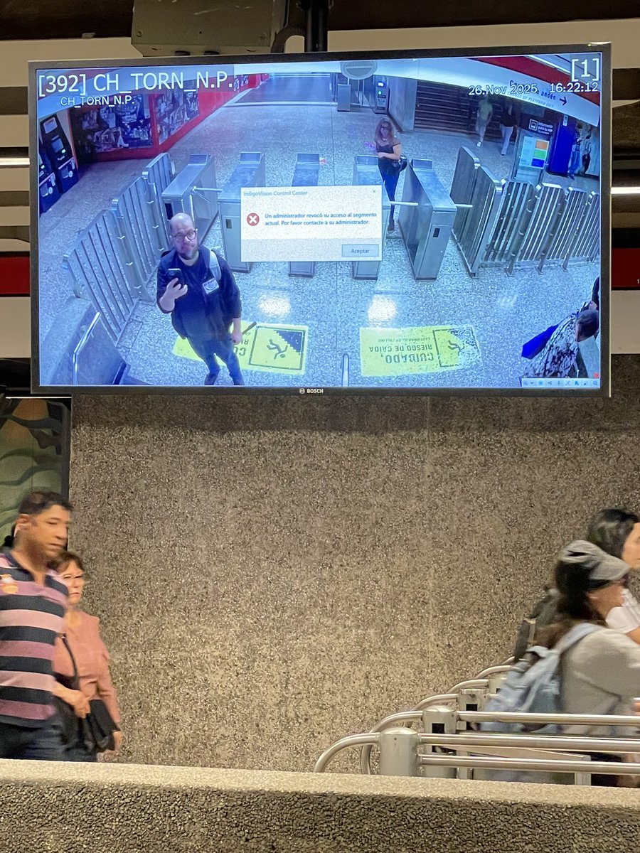 Cada vez que paso por el acceso y me veo en la cámara en HD pienso ¿quién quemó el Metro?

Raro que además de quemar el Metro borraron los archivos de las cámaras que estaban en el edificio de Metro y también los respaldos que estaban en la empresa externa 🤷‍♂️