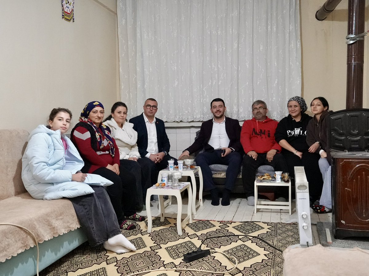 📍Kula

Gönül Sofrası buluşmaları kapsamında bugün İl Başkanımız Süleyman Turgut ve 17 ilçe başkanımızla birlikte Kula’da gönül sofralarına katıldık.
Biz de bu vesileyle Gülay ablamız ve ailesinin evine misafir olduk.

Kula Teşkilat Başkanımız ile birlikte sıcak bir sohbetin