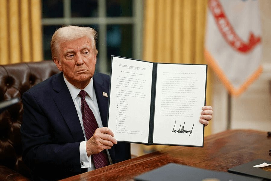 Bitcoinprof0637's tweet image. 🚨BREAKING:

PRESIDENT TRUMP HAS SIGNED A NEW EXECUTIVE ORDER EXPANDING US CRYPTO RESERVE

AMERIZA OFFICIALLY INTEGRATING CRYPTO INTO ITS FINANCIAL SYSTEM

BULLISH FOR CRYPTO🚀🎉🚀🎉🚀🚀