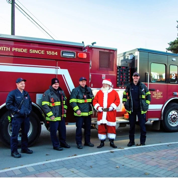 Holiday cheer is coming to the North Shore! 🎄✨

Join the NSBIA Community Holiday Festival on Dec 7 for free Santa photos, hot chocolate, live carols, a 19’ tree light-up, vendors, mascots &amp; more.

📸 Tourism Kamloops
👉 NSBIA Community Holiday Festival

#ARPAInvestments