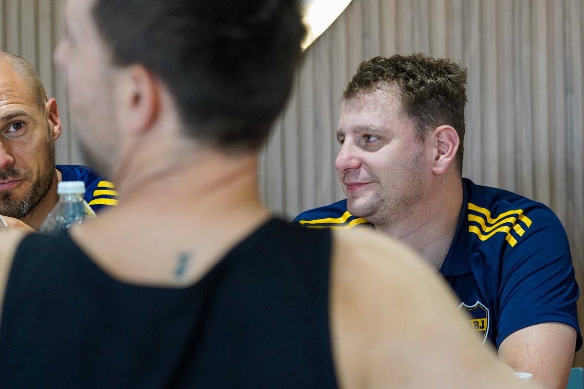 BasquetBocaJrs's tweet image. Asado en grupo para cortar la semana 🍖🥩😃