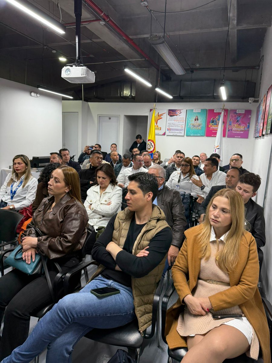 Hoy participamos en el Comité de Seguridad de Centros Comerciales, un espacio de diálogo y aprendizaje donde compartimos experiencias sobre el manejo de alertas con artefactos explosivos y la importancia de la reacción oportuna.

<a href="/AcecolombiaCC/">Acecolombia</a>