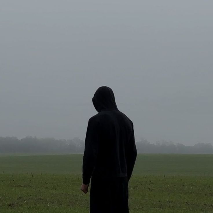 "مرحبًا بك في القرن الحادي والعشرين"

حيثُ الحرام مجاني و الحلال مُكلف جدًا ..

وحيثُ وصول البيتزا أسرع من وصول الإسعاف والأمن ..

وحيثُ فقدان الهاتف أكثر ألمًا من فقدان الكرامة ..

وحيثُ الملابس تحدد قيمة الشخص ..
 
وحيثُ أصبح الوفاء وأصحابه من الطراز القديم والكذب موضة والخيانة