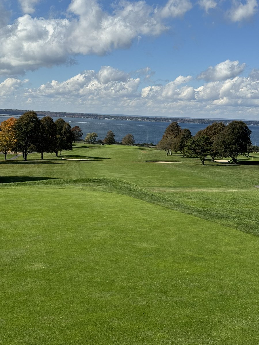 vogeygolf's tweet image. Golf experience I’m thankful for, honorable mention: to a good friend who had a certificate to @Wanumetonomy191 and couldn’t use it-I got to see this little-known Raynor and helped recover from a 3-day event that fell apart last minute. I owe him a favor and a host somewhere