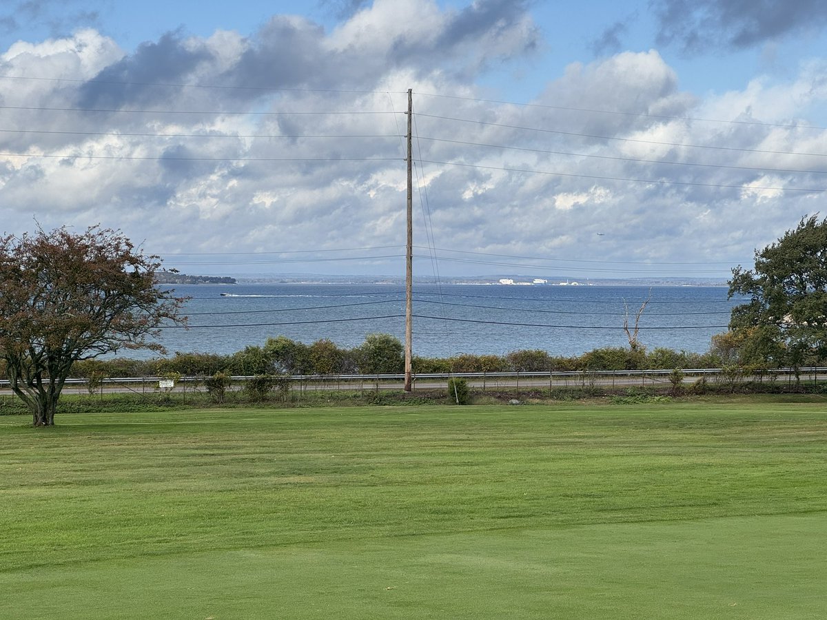 vogeygolf's tweet image. Golf experience I’m thankful for, honorable mention: to a good friend who had a certificate to @Wanumetonomy191 and couldn’t use it-I got to see this little-known Raynor and helped recover from a 3-day event that fell apart last minute. I owe him a favor and a host somewhere