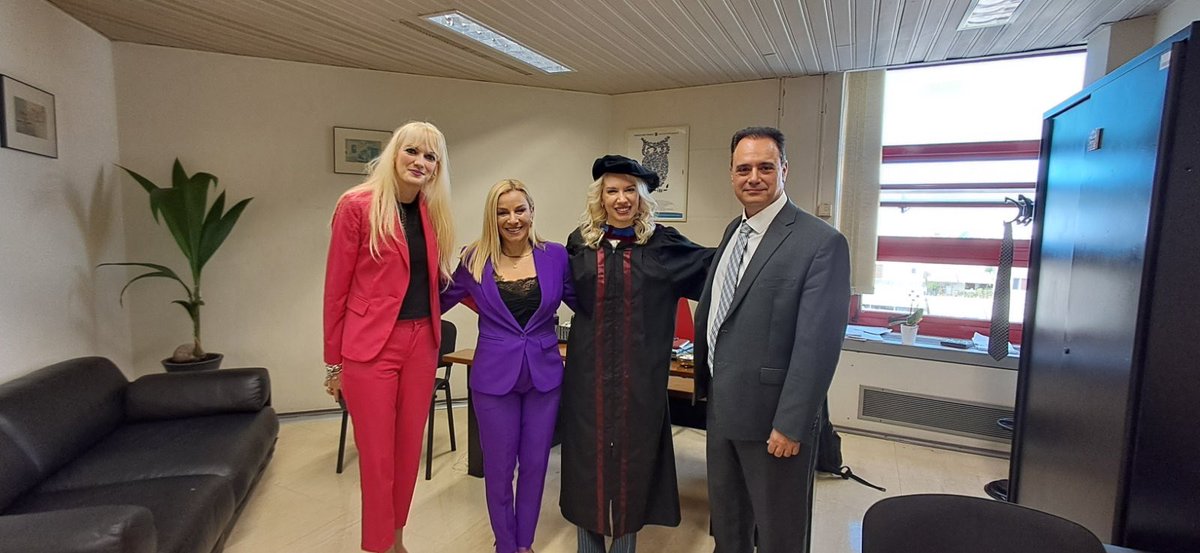 DafneGrigoriadi's tweet image. “Δέχομαι και καθομολογώ οτι δεν θα παύσω να καταβάλω πάσα προσπάθεια δια την προαγωγή της #Εθνικής #Οικονομίας και ότι θα καταγίνω εν σεμνότητι βίου και χρηστότητι ήθους εις την έρευναν της ειδικότητός μου”#graduation #phd