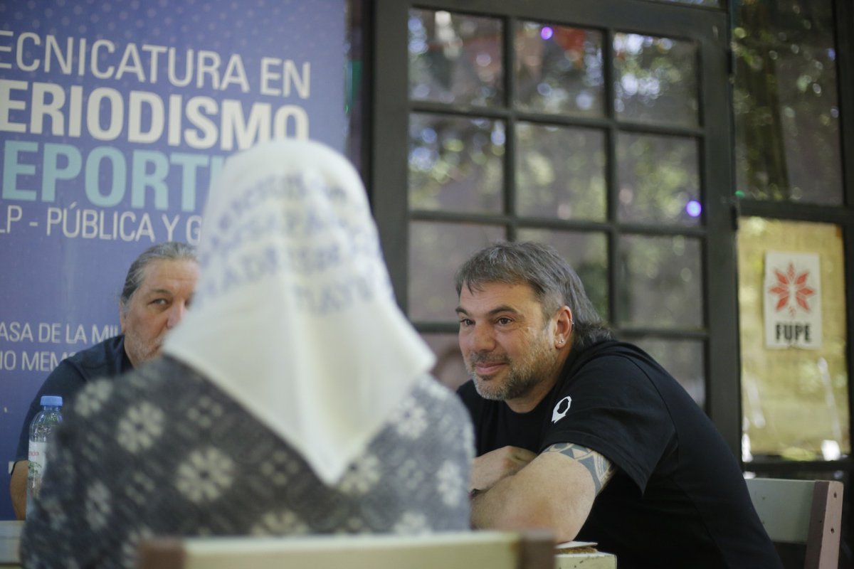 DanielCatalano_'s tweet image. Vergüenza nacional y retroceso histórico.

Hoy realizamos una recorrida en el predio de la Ex ESMA hasta las puertas de la Secretaría de DD.HH de la Nación en repudio a Alberto Baños.
Nos acompañaron Carmen Árias, presidenta de la Asociación Madres de Plaza de Mayo, y…