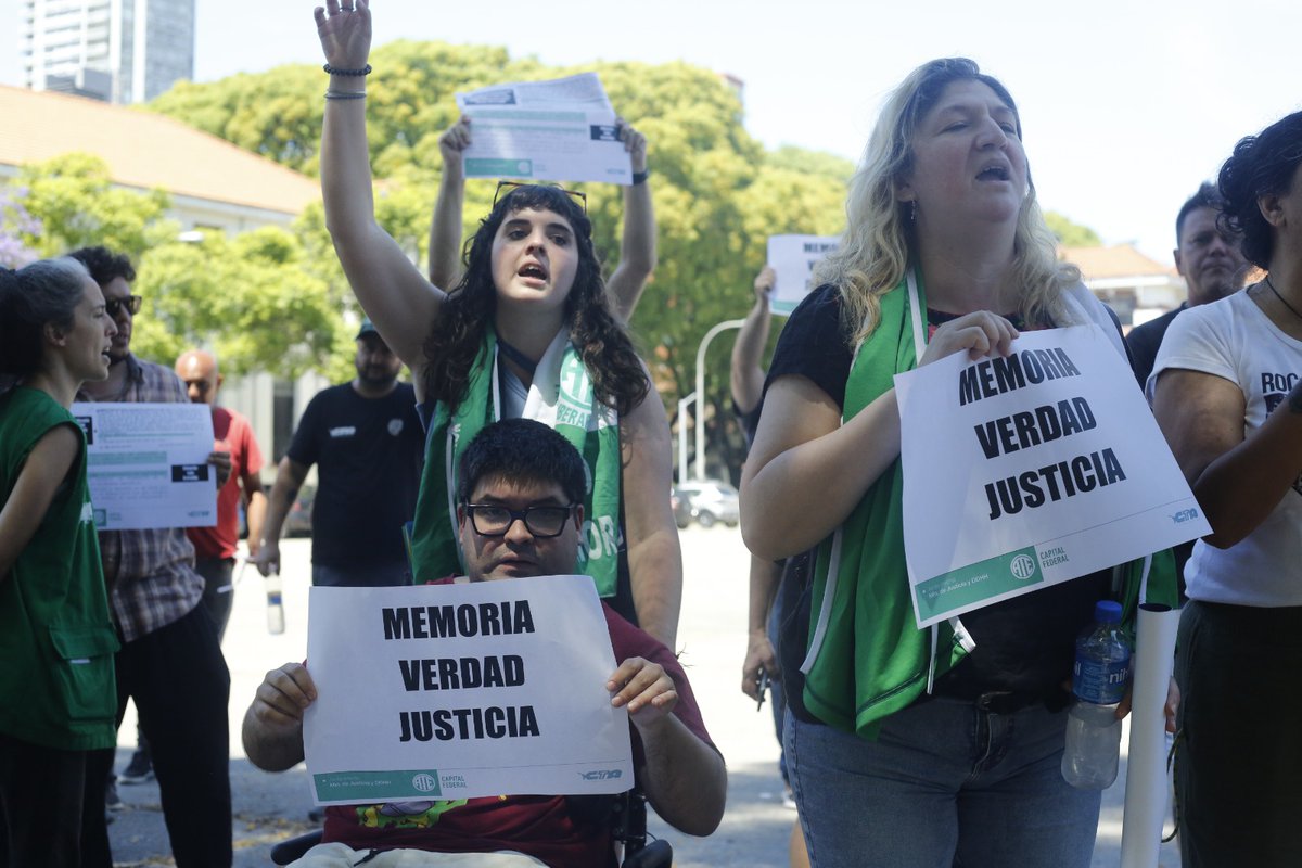 DanielCatalano_'s tweet image. Vergüenza nacional y retroceso histórico.

Hoy realizamos una recorrida en el predio de la Ex ESMA hasta las puertas de la Secretaría de DD.HH de la Nación en repudio a Alberto Baños.
Nos acompañaron Carmen Árias, presidenta de la Asociación Madres de Plaza de Mayo, y…