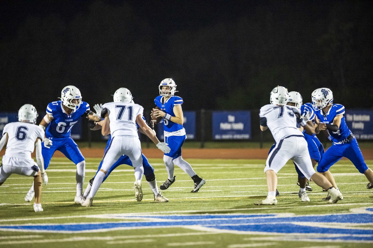 MizerManny's tweet image. Senior Season stats:
8-4 (9 games played) 
75-115 65% completion percentage
1269 yards passing 15 tds 
116.6 QBR 
288 rushing 2 tds
6”3 210