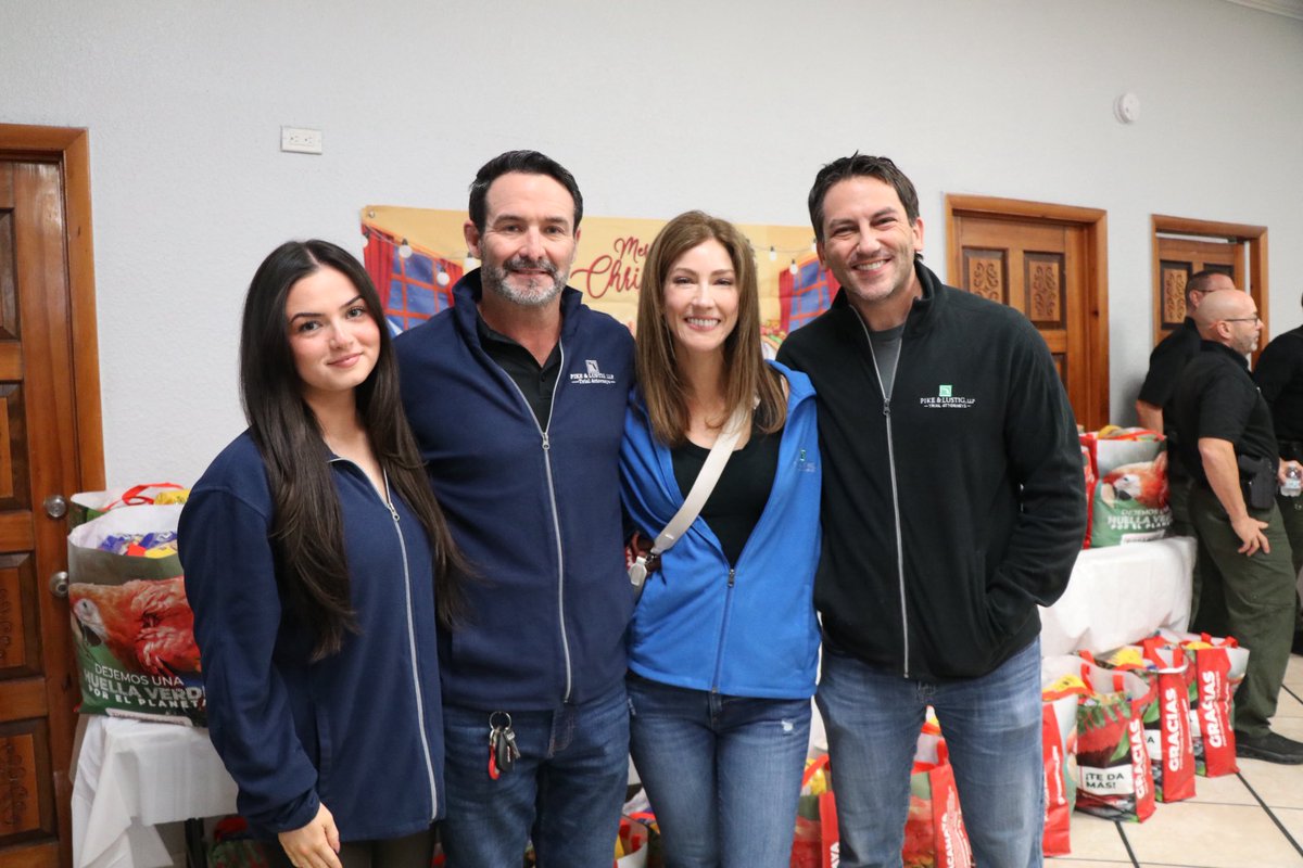 TurnpikeLaw's tweet image. Showing up for our neighbors is what matters most.🤝 Honored to join el Bodegon, @PBCountySheriff, Queen of Pawns at the Casa del Monte holiday food distribution. 

#PikeAndLustig #ElBodegon #QueenOfPawns #CasaDelMonte #PBSO #CommunityFirst 
#GiveBack