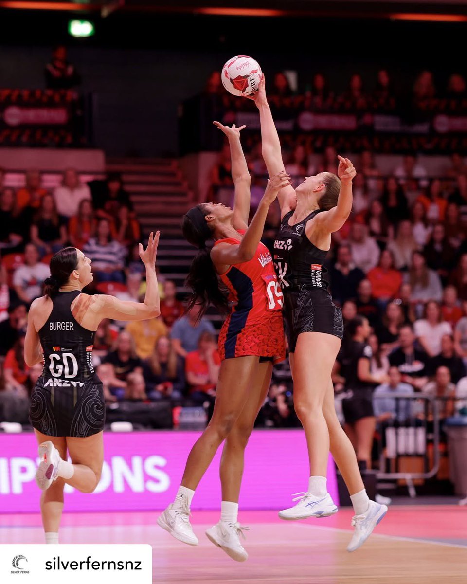 OSS_Int's tweet image. The Official Sports Services teams were out in force with both England and New Zealand netball teams over the last few weeks 💪🏐

Huge thanks to the teams for putting your trust in us once again and thank you to the therapists in London and Manchester 👏

#netball #international
