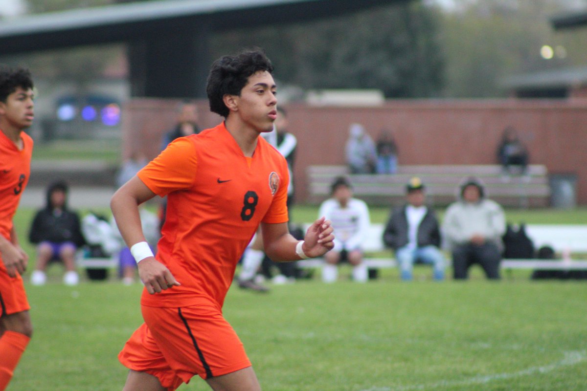 ALMSeditor1's tweet image. The Merced Bears began their soccer season by defeating the Livingston Wolves on 11/25/25. You can read about their home victory at the link below. 
#highschoolsoccer #Mercedhigh #Livingstonhigh

averagelocalmedia.com/news/merced-bo…