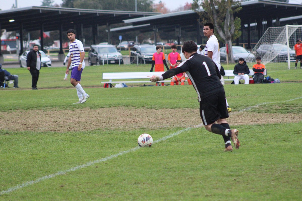 ALMSeditor1's tweet image. The Merced Bears began their soccer season by defeating the Livingston Wolves on 11/25/25. You can read about their home victory at the link below. 
#highschoolsoccer #Mercedhigh #Livingstonhigh

averagelocalmedia.com/news/merced-bo…