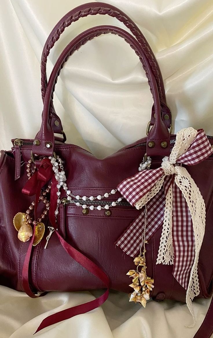 sproutbeomie's tweet image. ٠࣪❅ my twitter profile
٠࣪❅ my lock screen 
٠࣪❅ last song I heard
٠࣪❅ first pinterest photo