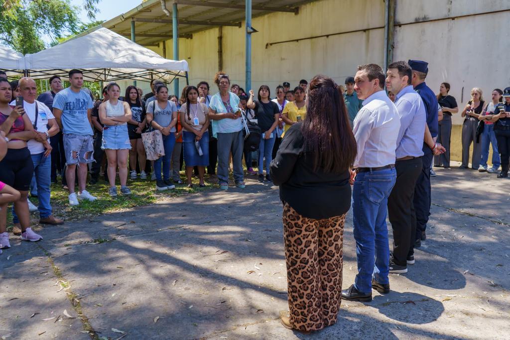 Andreswatsonok's tweet photo. Me llena de orgullo ver a tantos varelenses con vocación de servicio, comprometidos con el cuidado de los vecinos y vecinas.

Les deseo éxitos en este camino. https://t.co/EXkz70ZOlr