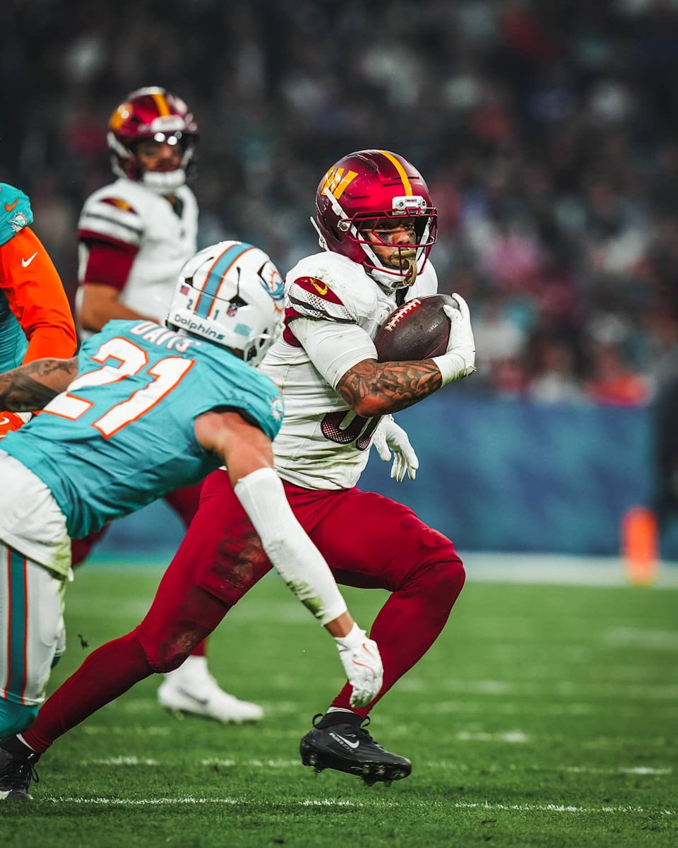 Commanders_DC's tweet image. Tweeting at the
@Commanders
 everyday until they follow me...

Day 2,005

Week 12 BYE. Well, we didn’t lose which is nice.  

#WashingtonCommanders #HTTC #RaiseHail  #Day2005 2️⃣0️⃣0️⃣5️⃣