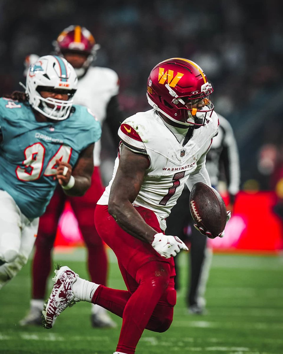 Commanders_DC's tweet image. Tweeting at the
@Commanders
 everyday until they follow me...

Day 2,005

Week 12 BYE. Well, we didn’t lose which is nice.  

#WashingtonCommanders #HTTC #RaiseHail  #Day2005 2️⃣0️⃣0️⃣5️⃣