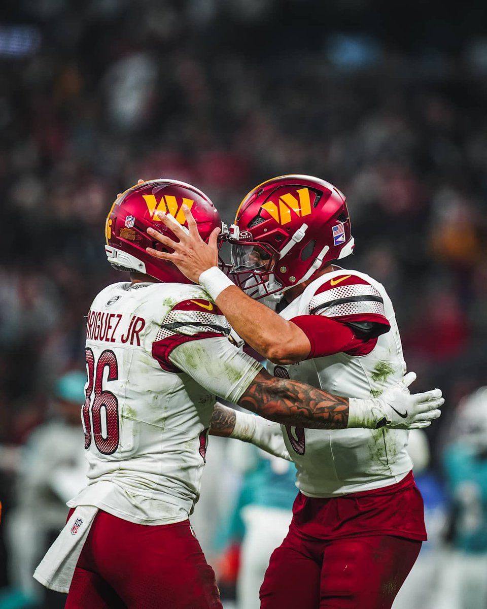 Commanders_DC's tweet image. Tweeting at the
@Commanders
 everyday until they follow me...

Day 2,005

Week 12 BYE. Well, we didn’t lose which is nice.  

#WashingtonCommanders #HTTC #RaiseHail  #Day2005 2️⃣0️⃣0️⃣5️⃣