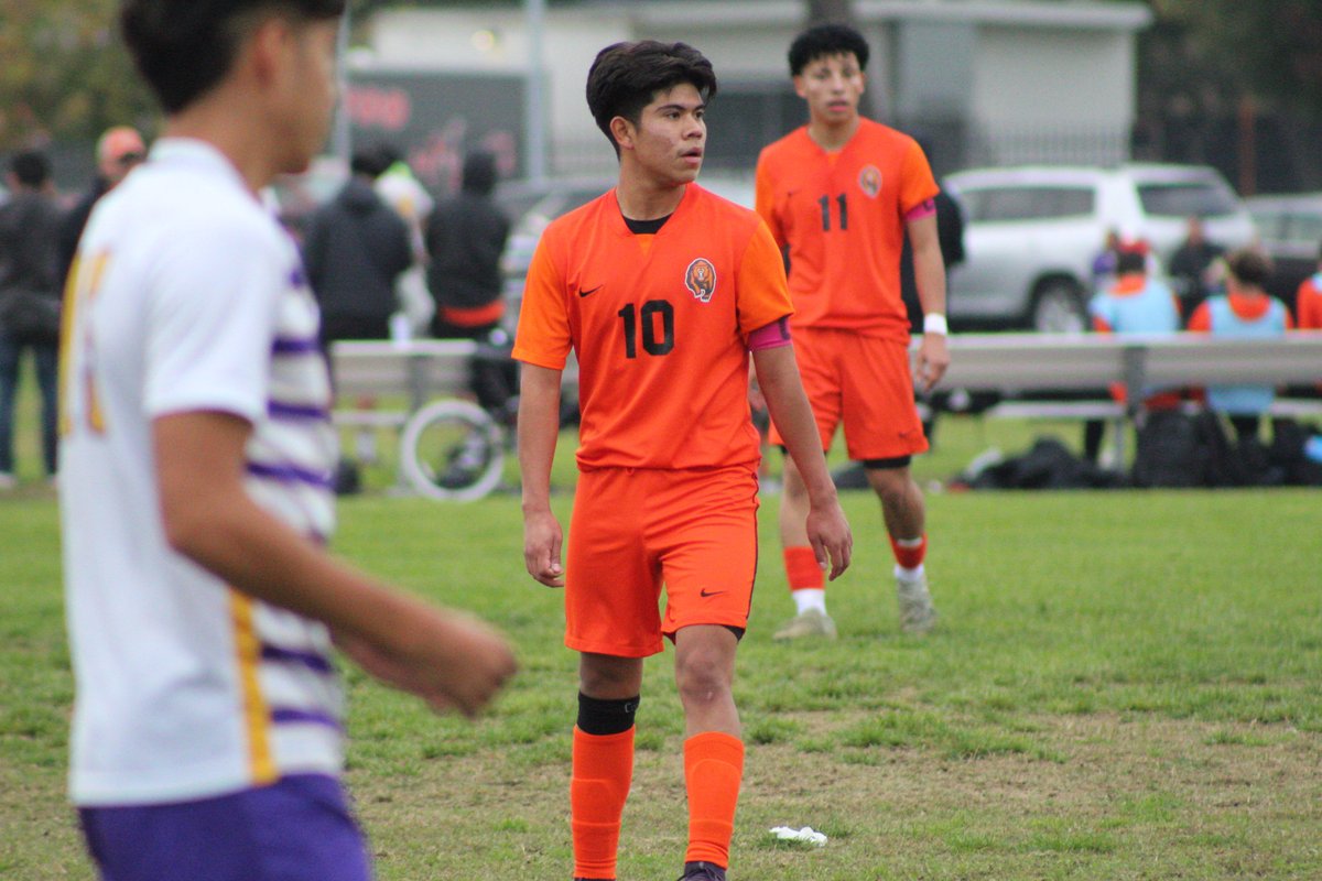 ALMSeditor1's tweet image. The Merced Bears began their soccer season by defeating the Livingston Wolves on 11/25/25. You can read about their home victory at the link below. 
#highschoolsoccer #Mercedhigh #Livingstonhigh

averagelocalmedia.com/news/merced-bo…