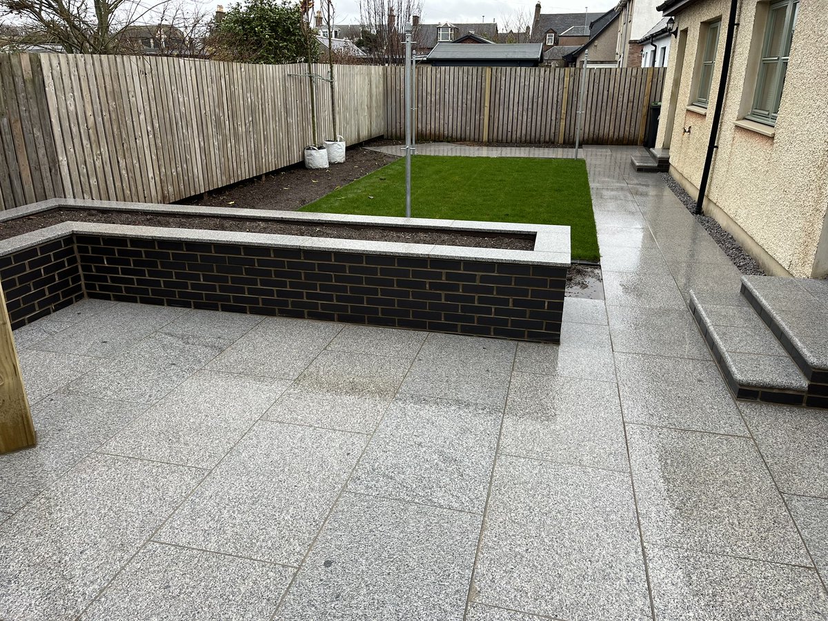 alanfdunlop's tweet image. Our last landscaping project of 2025 finished today with the last of the exterior grouting done and all hoser down. Granite Eclipse light paving with bullnose steps, brick built planter, new real lawn turf &amp;amp; timber hand-built feature Pergola. Very happy with this one 😎💯💪🏻