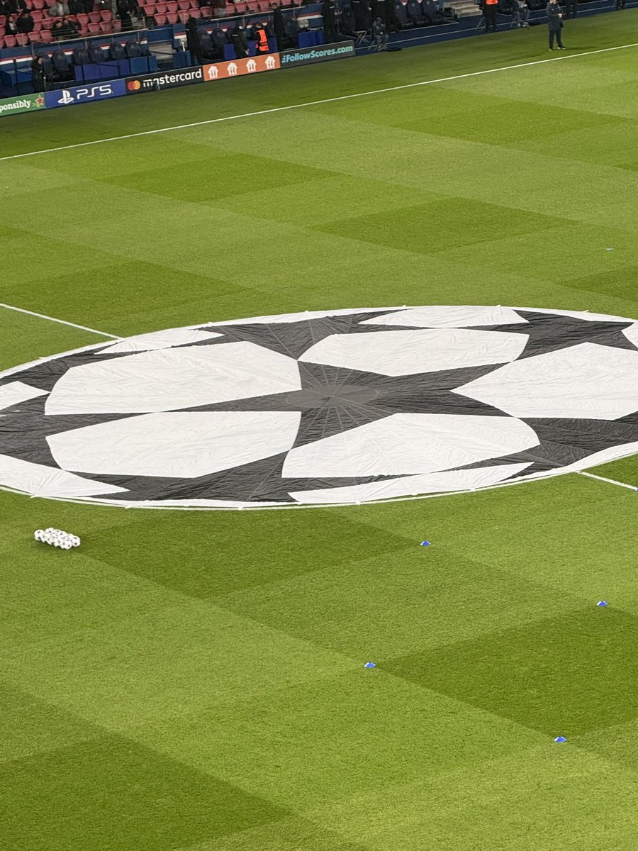 MacSpace__'s tweet image. Bureau du soir en direct du Parc des Princes!

📍 Parc des Princes 
@PSG_inside 🆚 @SpursOfficial 

🔴 ALLEZ PARIS 🔵 #PSGTOT | #UCL