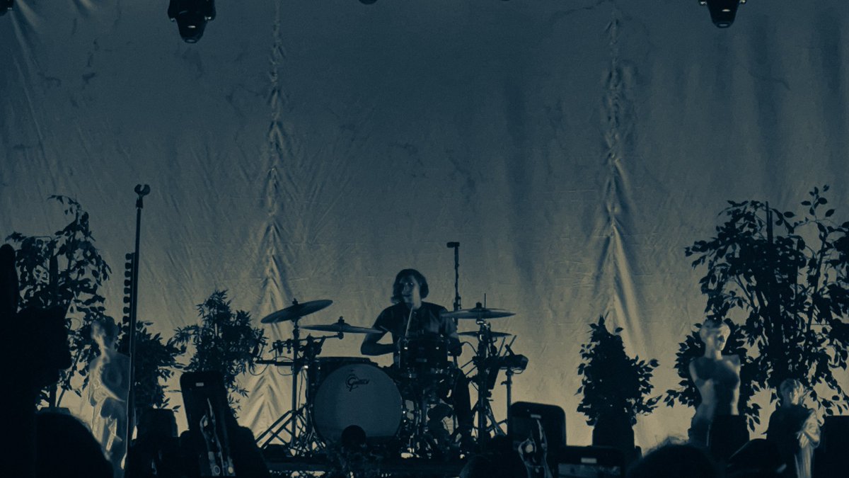 3arlysunsets_'s tweet image. Been to long excited to see parx back in the uk again &amp;lt;3 in the mean time here’s some old photos from the property tour I finally got round to editing!!