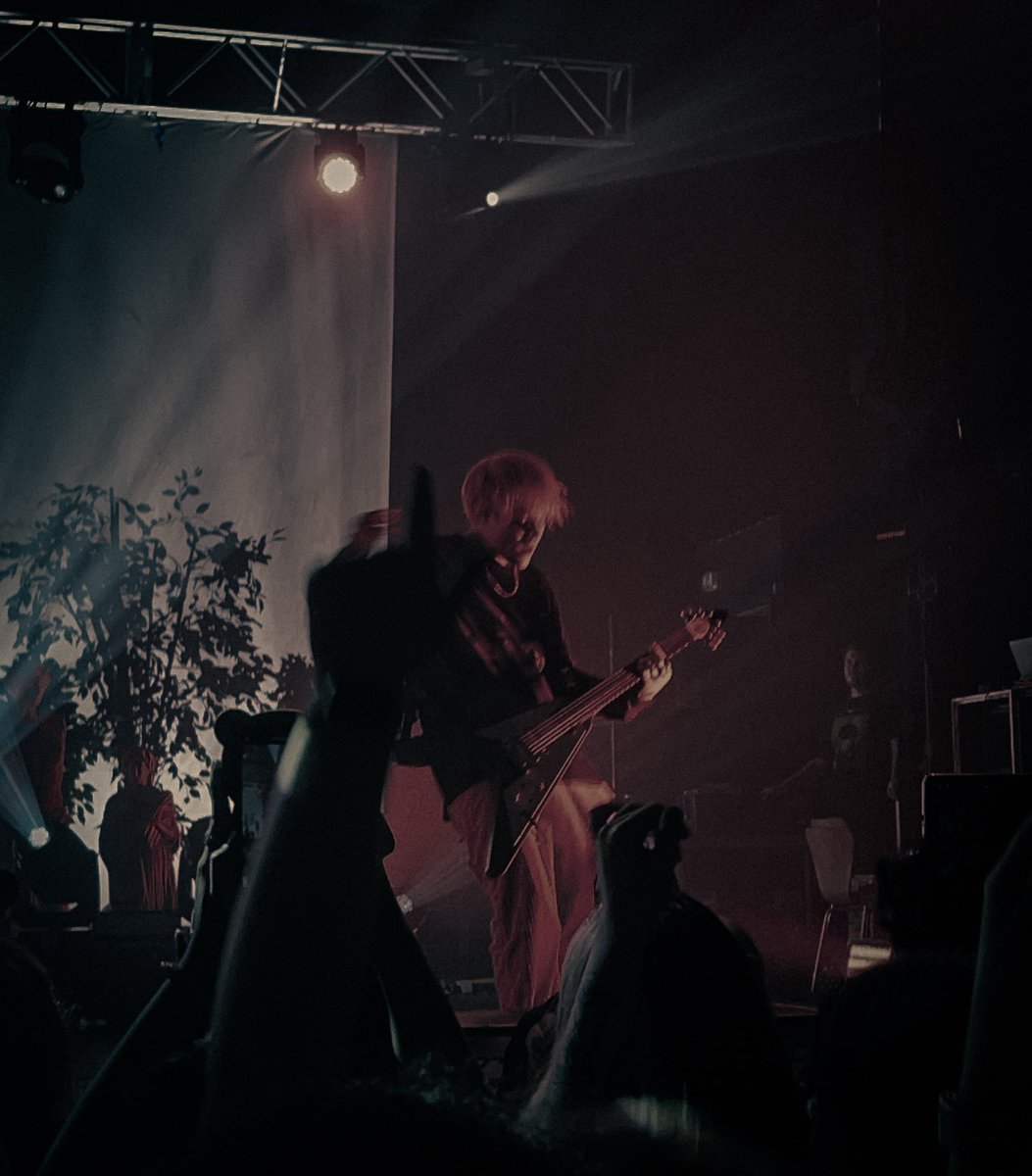 3arlysunsets_'s tweet image. Been to long excited to see parx back in the uk again &amp;lt;3 in the mean time here’s some old photos from the property tour I finally got round to editing!!