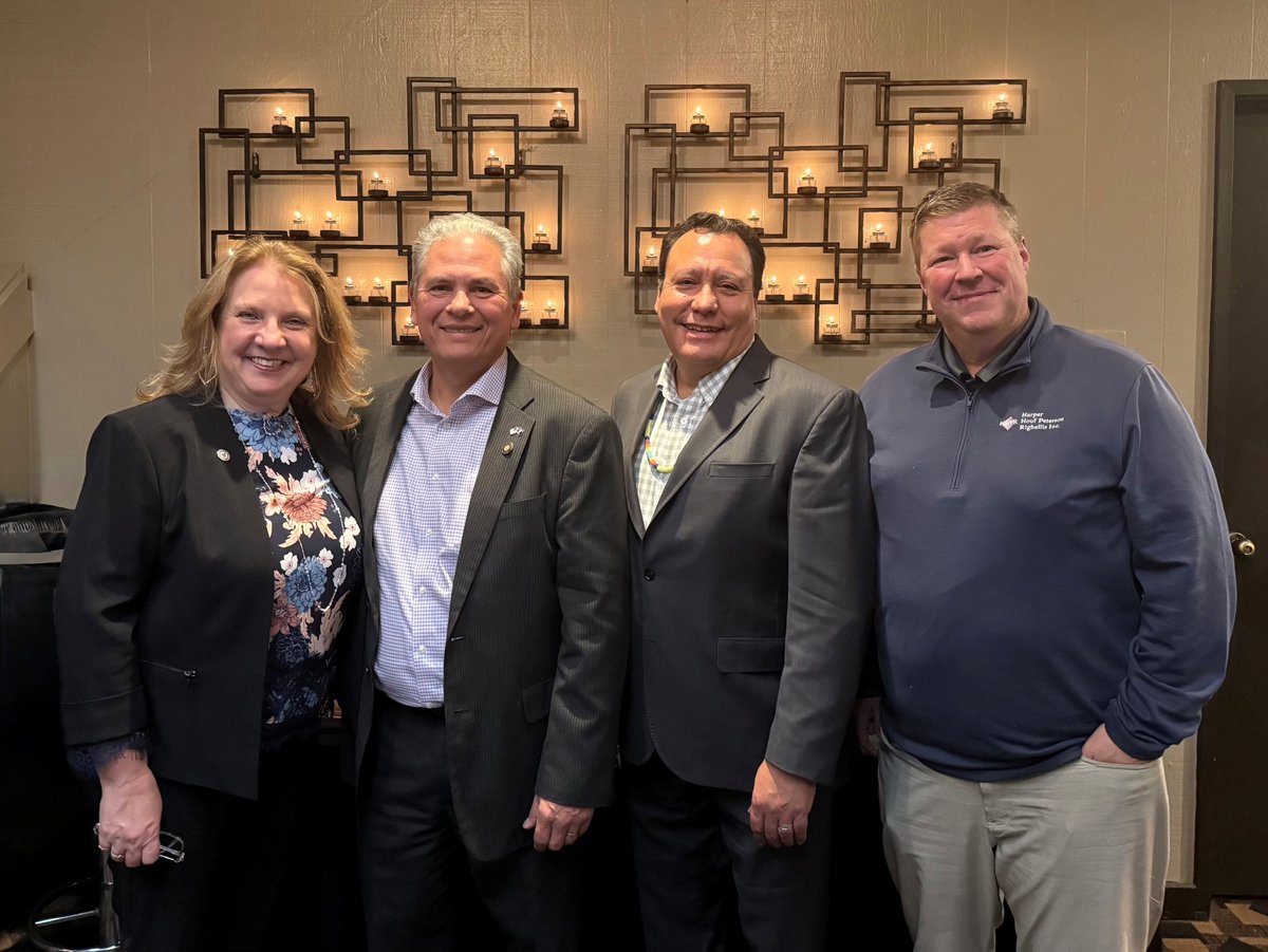 Senator Mark Meek (D-District 20) spoke to ACEC Oregon members during the Legislative Preview dinner on November 20.  

Pictured from left to right: Tonya Finley, David Evans and Associates, Senator Meek, Herb Fricke, Akana and Dan Houf, Harper Houf, Peterson, Righellis